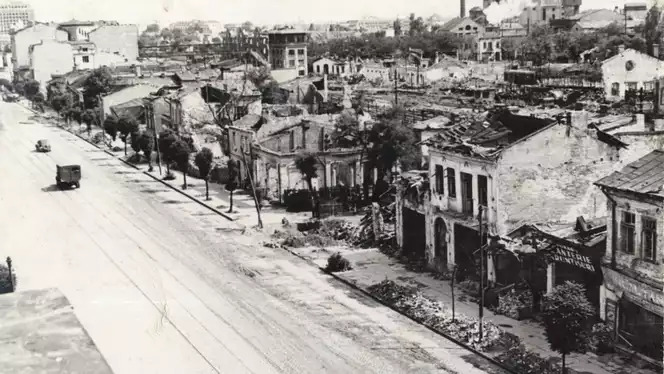 CALEA GRIVITEI DIN BUCURESTI DUPA BOMBARDAMENTUL AVIOANELOR AMERICANE DIN 4 APRILIE 1944